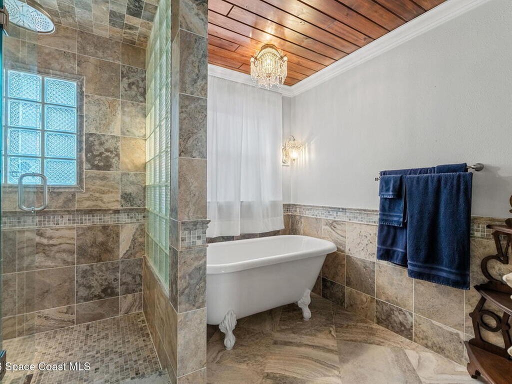 252 Seaview Street, Melbourne Beach, FL 32951