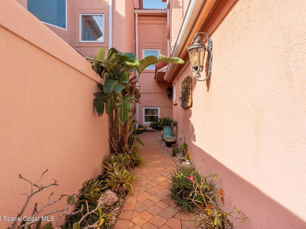 252 Seaview Street, Melbourne Beach, FL 32951