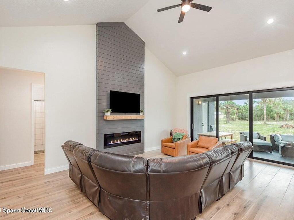 6150 Mangrove Street, Mims, FL 32754