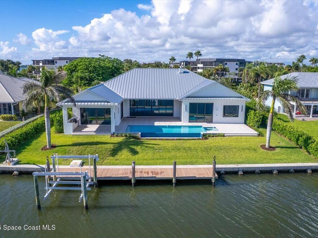 1806 Mooringline Drive, Vero Beach, FL 32963