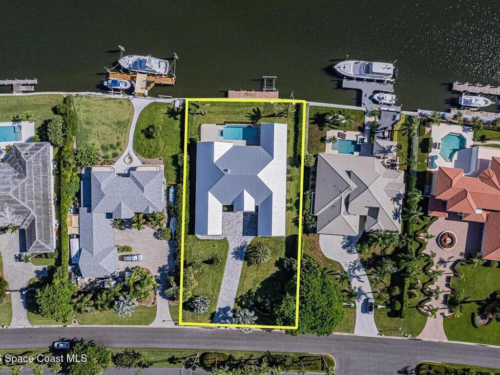 1806 Mooringline Drive, Vero Beach, FL 32963