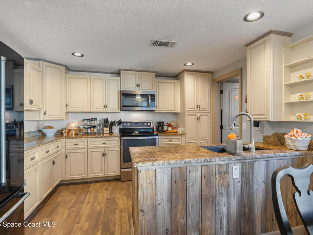 210 Parkside Place, Indian Harbour Beach, FL 32937