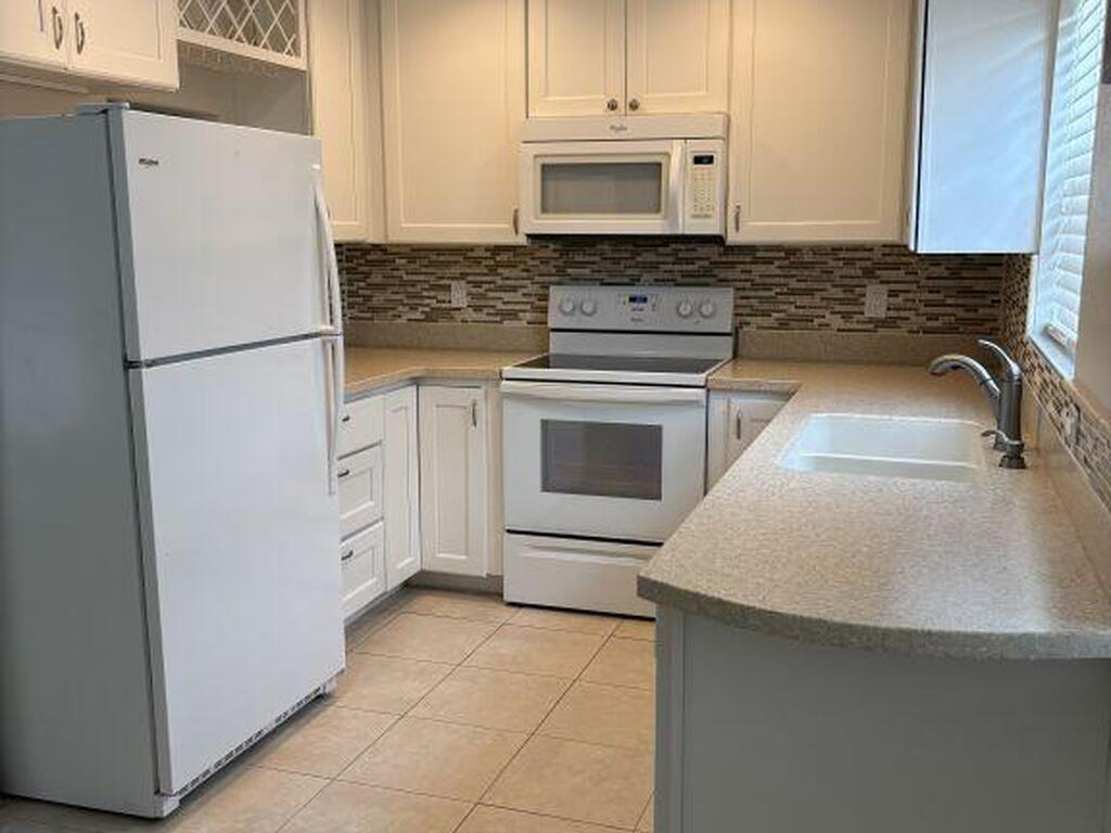 2800 Indian River Boulevard, Vero Beach, FL 32960