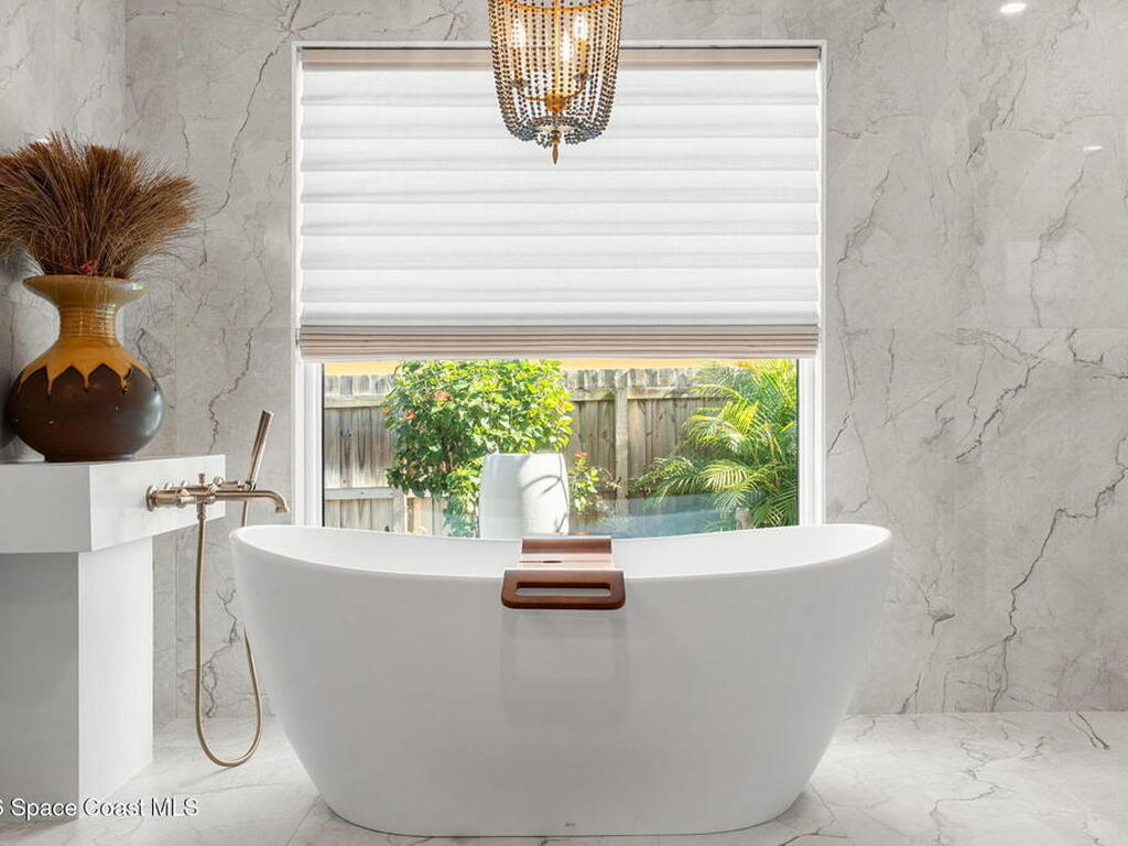 656 Franklyn Avenue, Indialantic, FL 32903