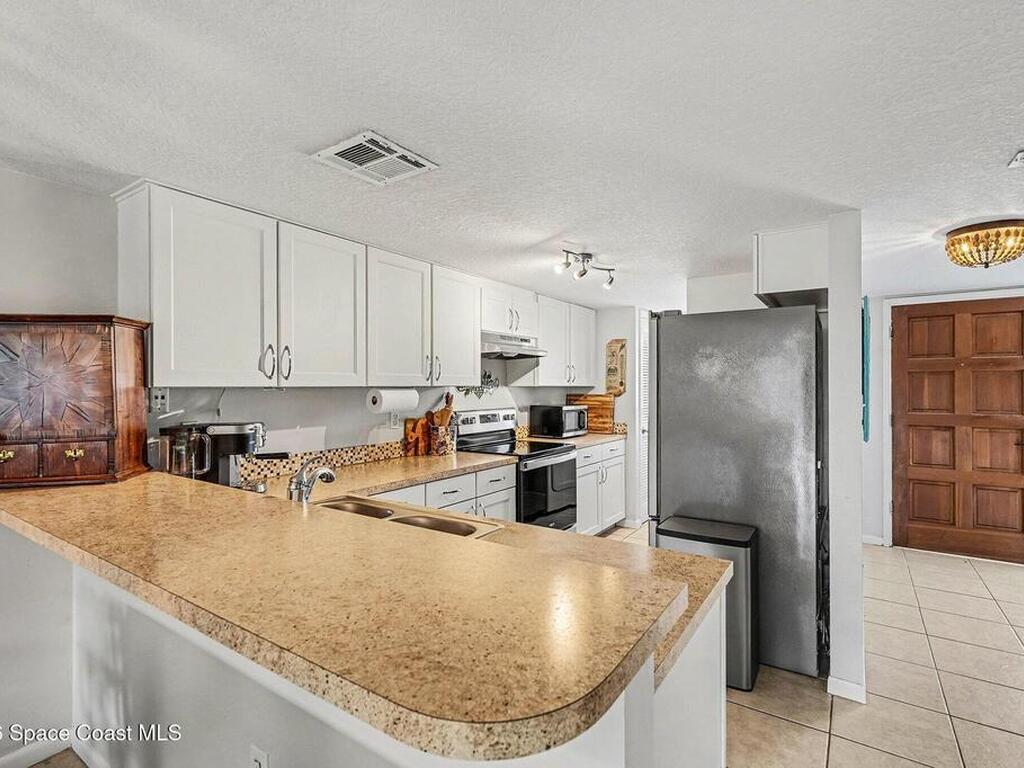 290 N 2nd Street, Cocoa Beach, FL 32931