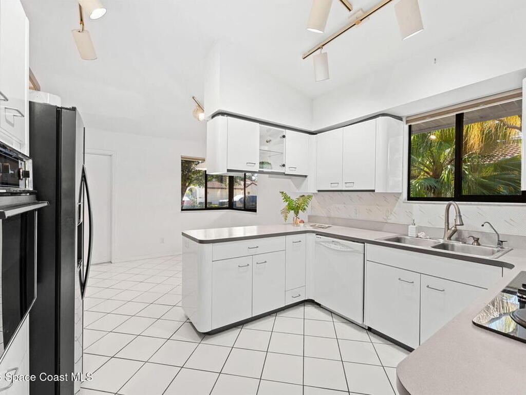 802 Parkside Place, Indian Harbour Beach, FL 32937