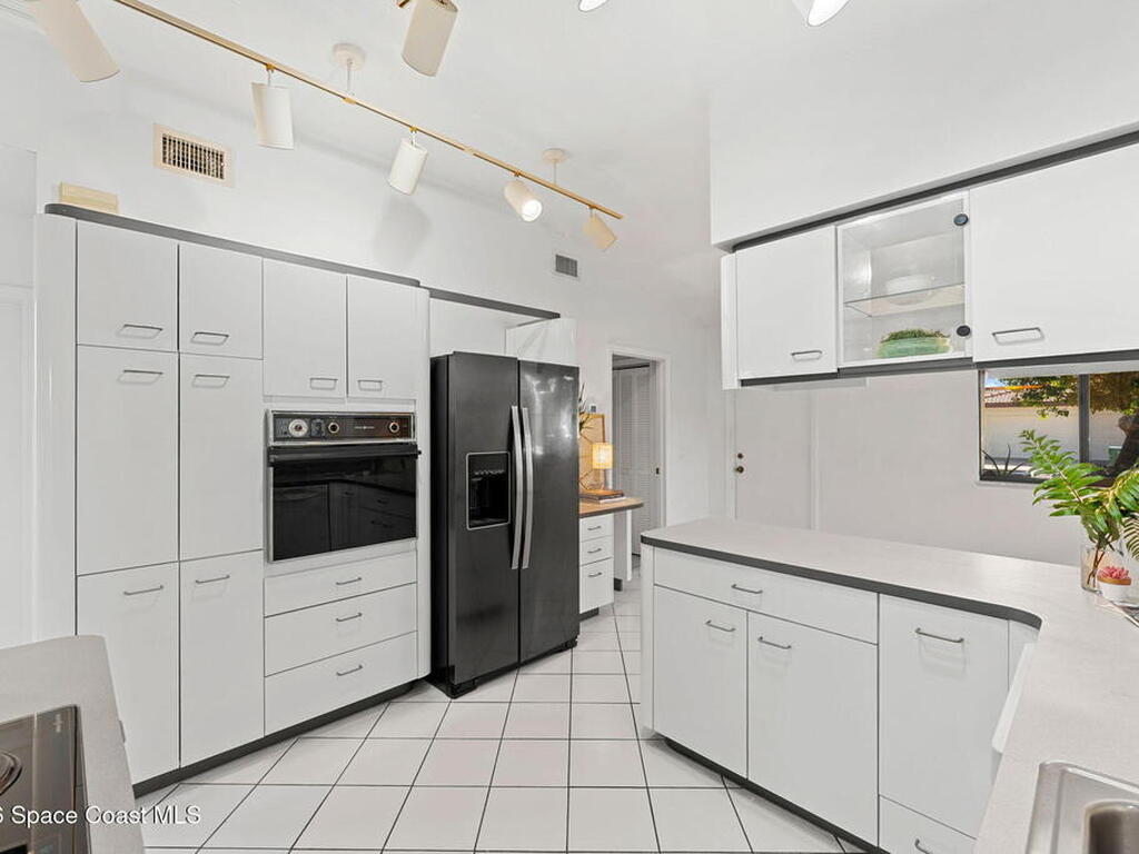 802 Parkside Place, Indian Harbour Beach, FL 32937