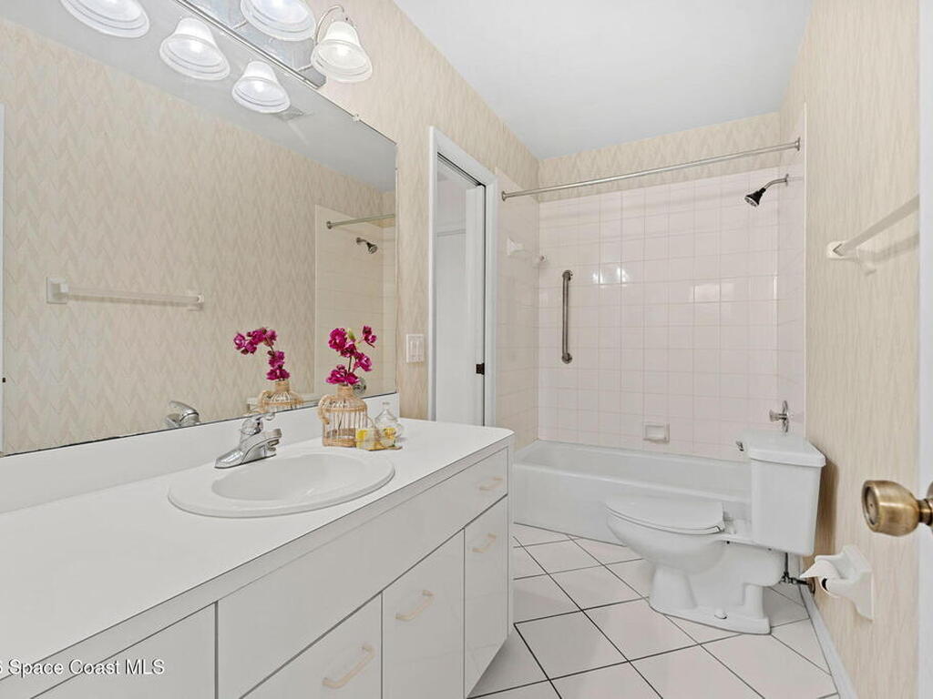 802 Parkside Place, Indian Harbour Beach, FL 32937