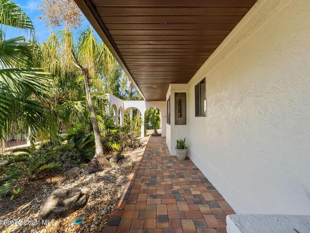 802 Parkside Place, Indian Harbour Beach, FL 32937