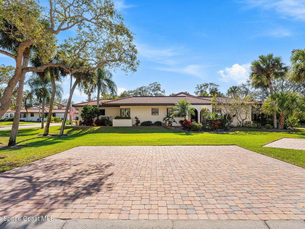 802 Parkside Place, Indian Harbour Beach, FL 32937