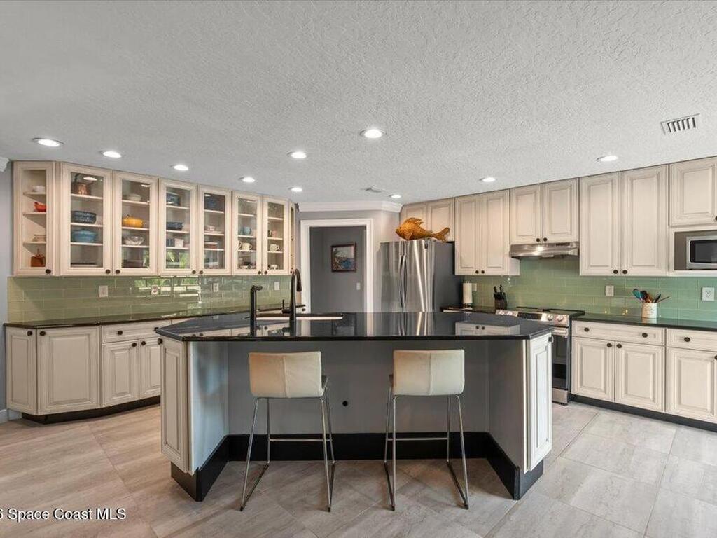 808 Puesta Del Sol Plaza, Indialantic, FL 32903