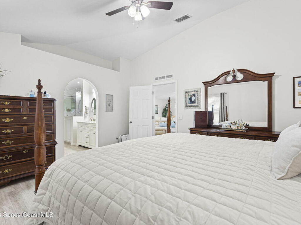 2551 12th Square, Vero Beach, FL 32968