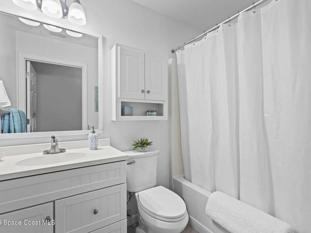 2551 12th Square, Vero Beach, FL 32968