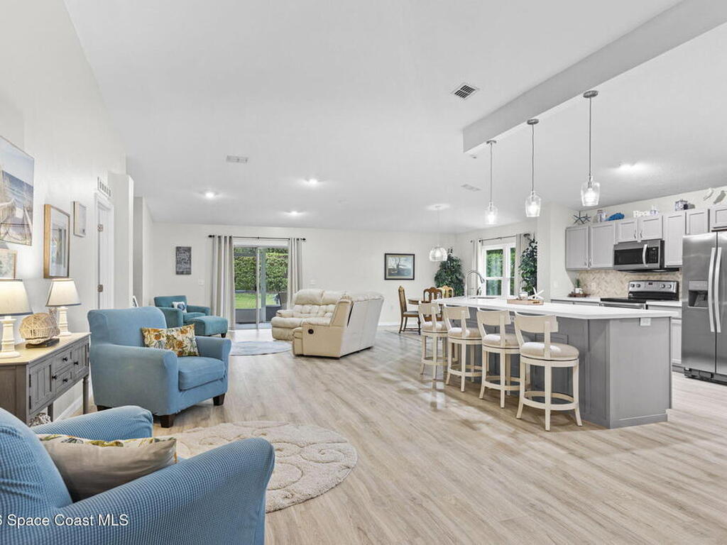 2551 12th Square, Vero Beach, FL 32968