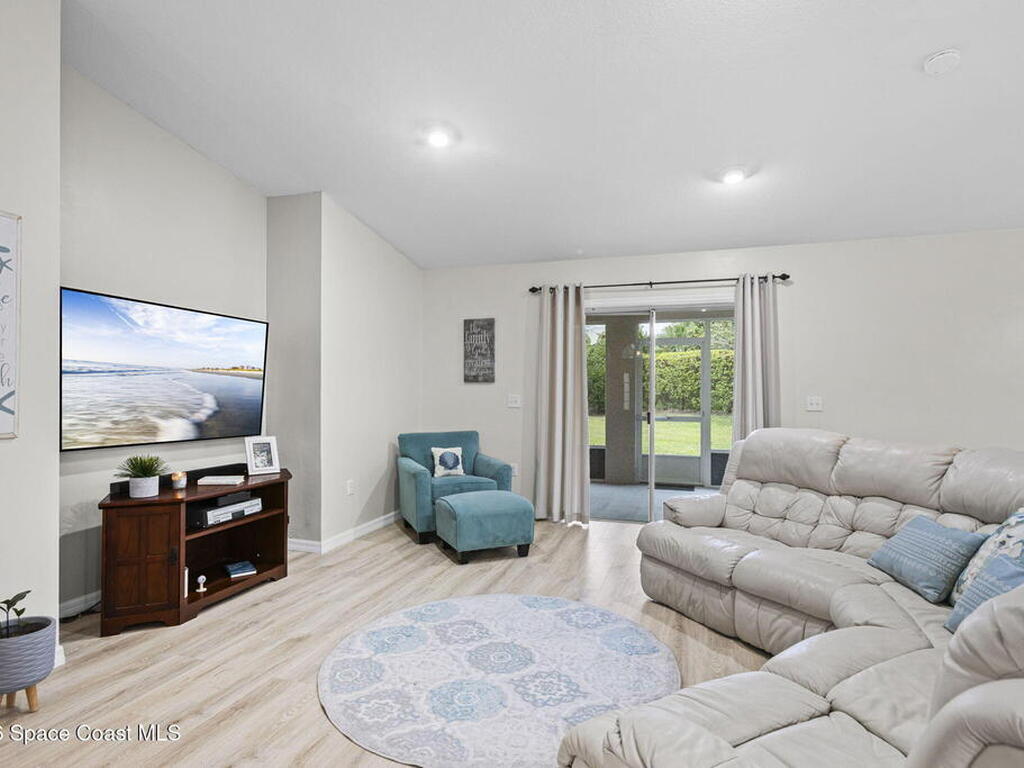 2551 12th Square, Vero Beach, FL 32968