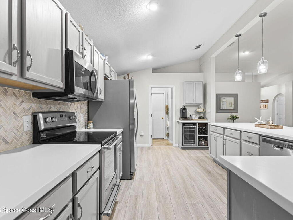 2551 12th Square, Vero Beach, FL 32968