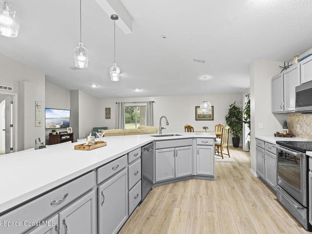 2551 12th Square, Vero Beach, FL 32968