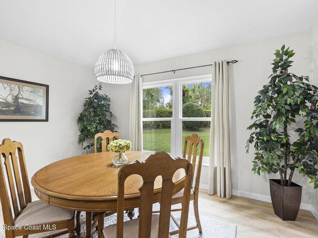 2551 12th Square, Vero Beach, FL 32968