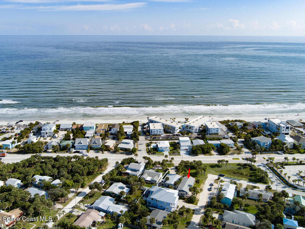 922 Locust Street, New Smyrna Beach, FL 32169