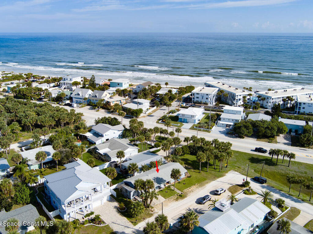 922 Locust Street, New Smyrna Beach, FL 32169