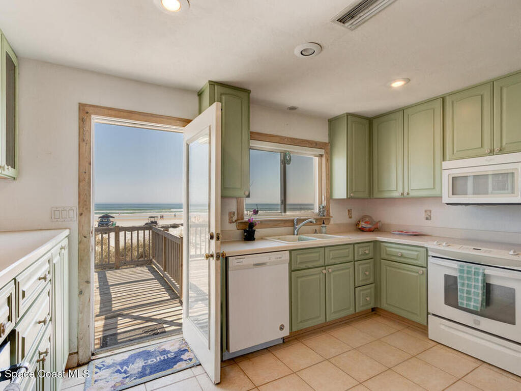 921 N Atlantic Avenue, New Smyrna Beach, FL 32169