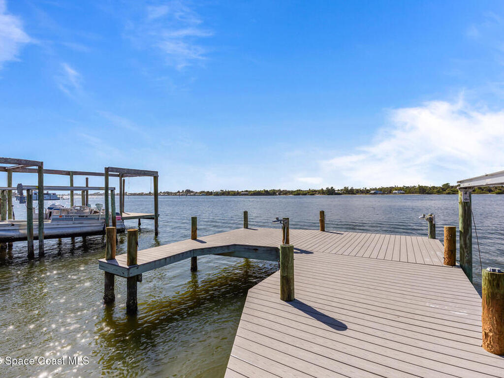 25 Vip Island, Grant, FL 32949
