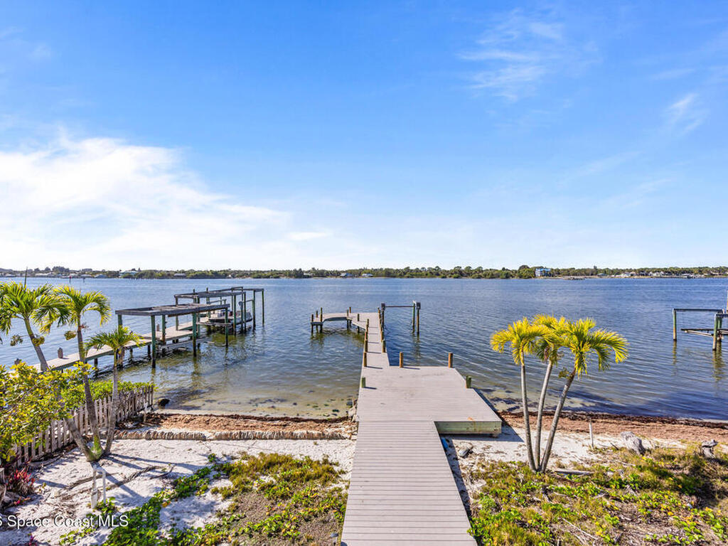 25 Vip Island, Grant, FL 32949