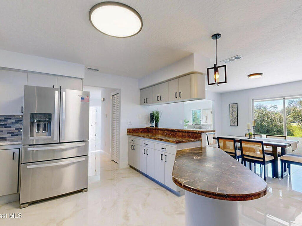 807 W Central Boulevard, Cape Canaveral, FL 32920