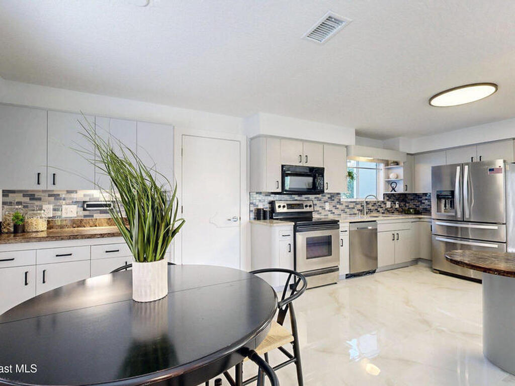 807 W Central Boulevard, Cape Canaveral, FL 32920