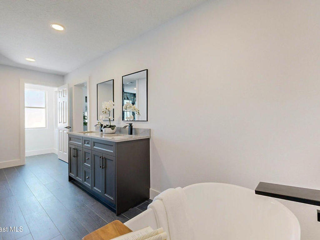 807 W Central Boulevard, Cape Canaveral, FL 32920