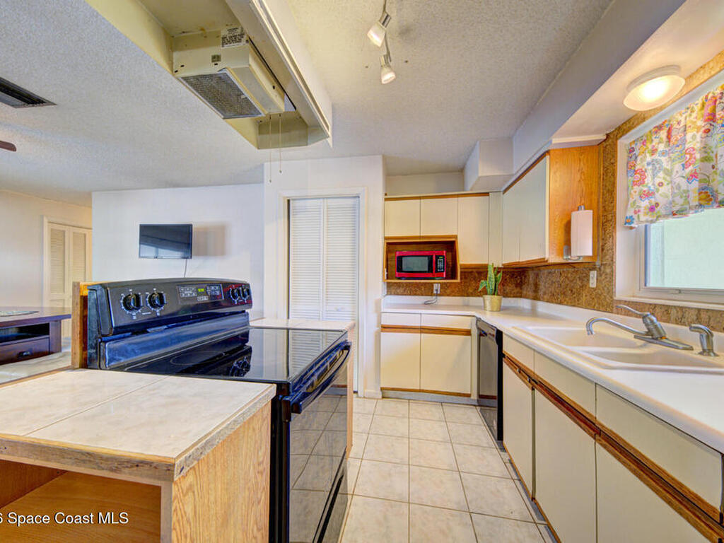 156 Jamaica Drive, Cocoa Beach, FL 32931