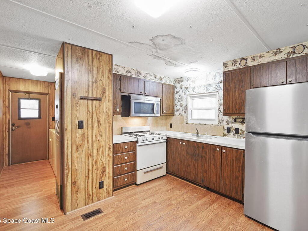 595 Canaveral Groves Boulevard, Cocoa, FL 32926