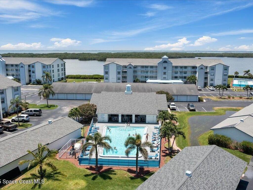 560 S Brevard Avenue, Cocoa Beach, FL 32931