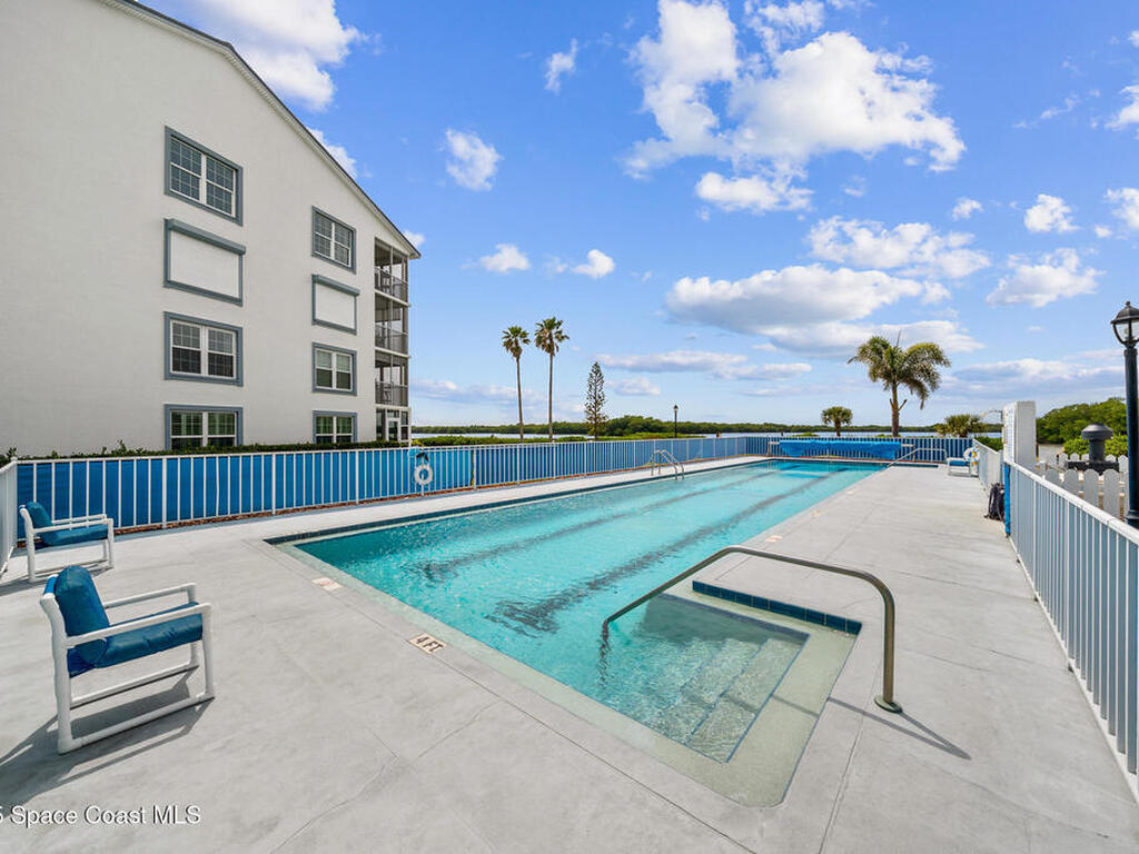 560 S Brevard Avenue, Cocoa Beach, FL 32931