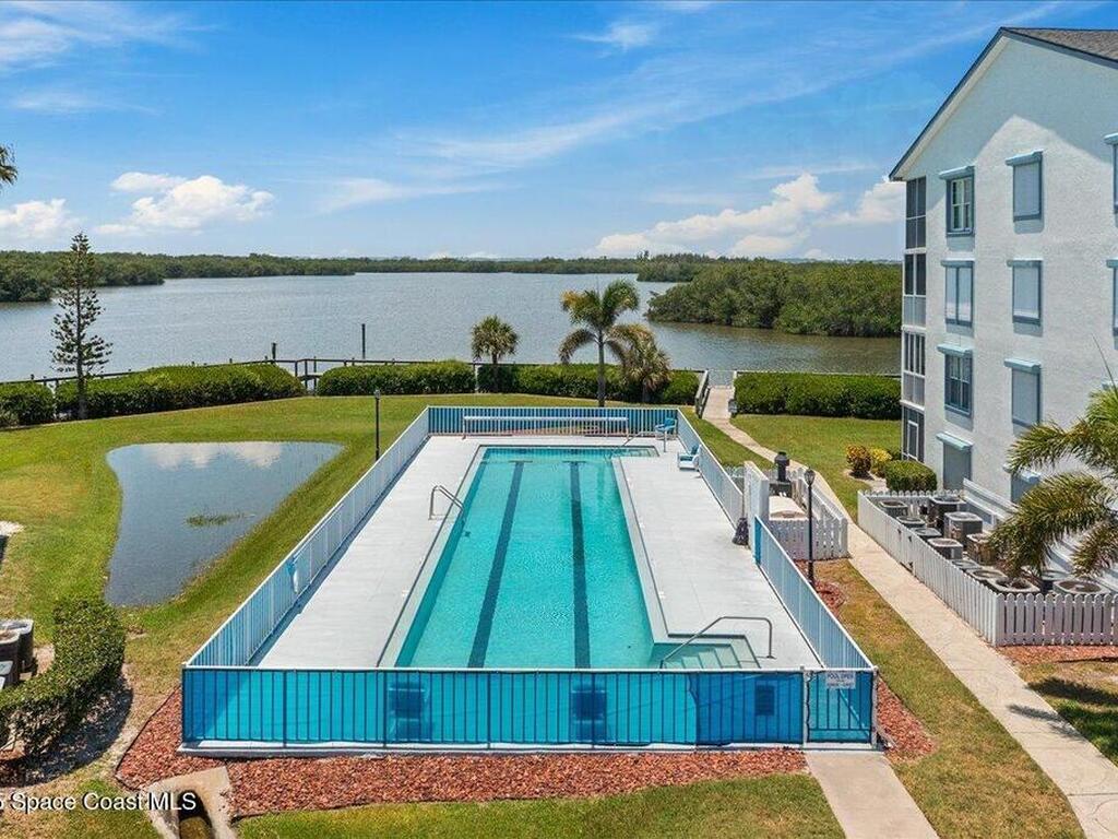 560 S Brevard Avenue, Cocoa Beach, FL 32931