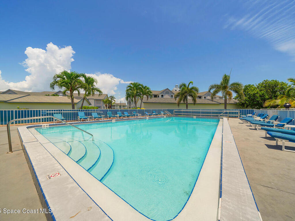 560 S Brevard Avenue, Cocoa Beach, FL 32931