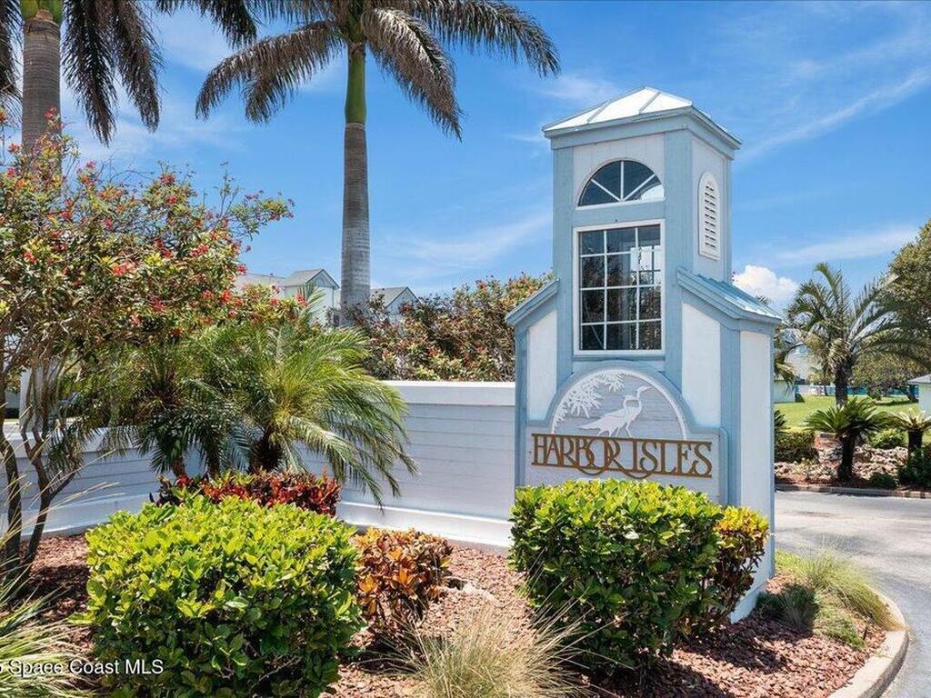 560 S Brevard Avenue, Cocoa Beach, FL 32931