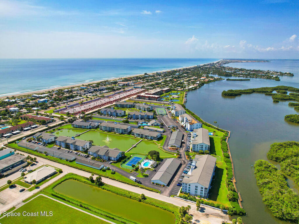 560 S Brevard Avenue, Cocoa Beach, FL 32931