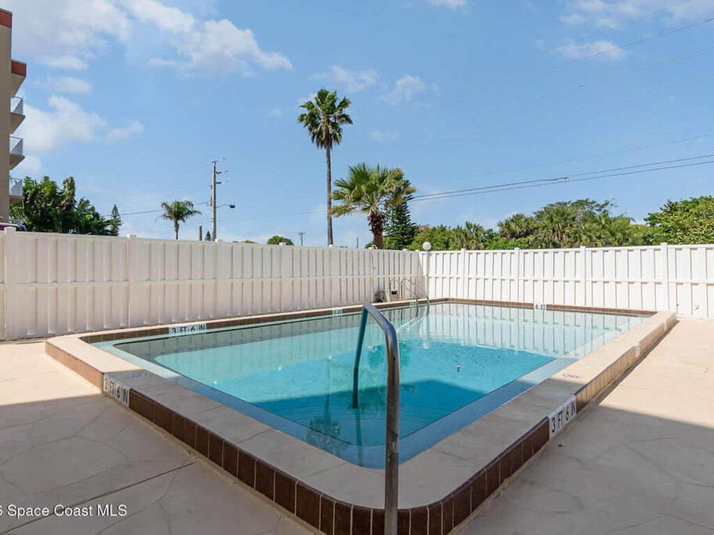 1525 S Atlantic Avenue, Cocoa Beach, FL 32931