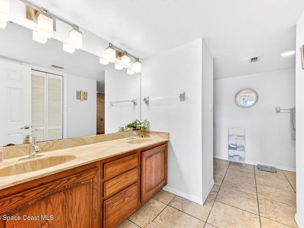 580 S Brevard Avenue, Cocoa Beach, FL 32931