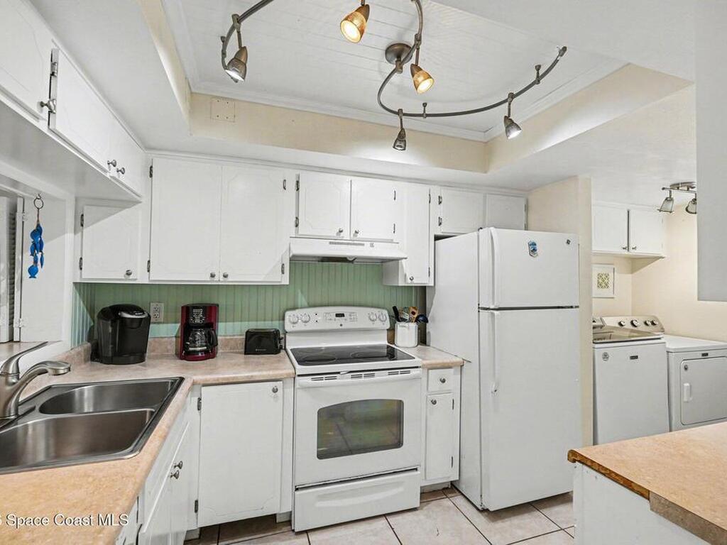 15 Sunflower Street, Cocoa Beach, FL 32931