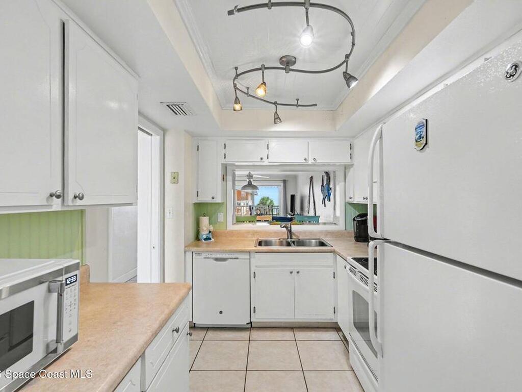 15 Sunflower Street, Cocoa Beach, FL 32931