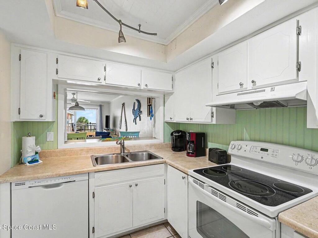 15 Sunflower Street, Cocoa Beach, FL 32931