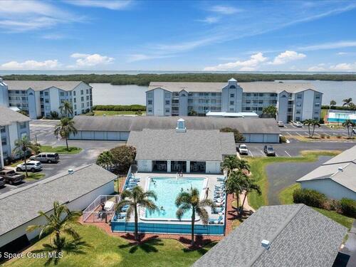 560 S Brevard Avenue, Cocoa Beach, FL 32931