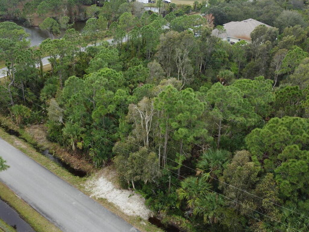 2480 Lacourt Lane, Malabar, FL 32950