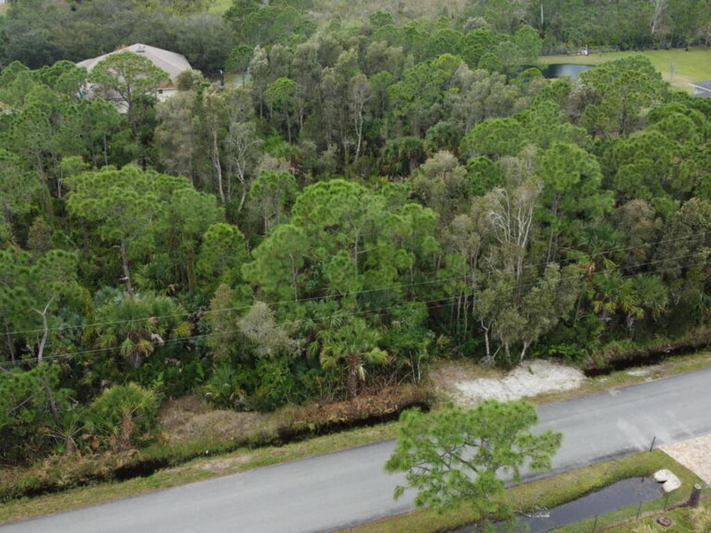 2480 Lacourt Lane, Malabar, FL 32950