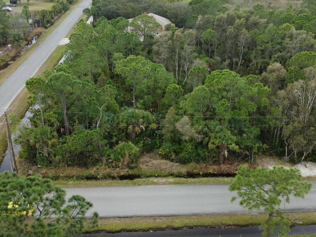 2480 Lacourt Lane, Malabar, FL 32950