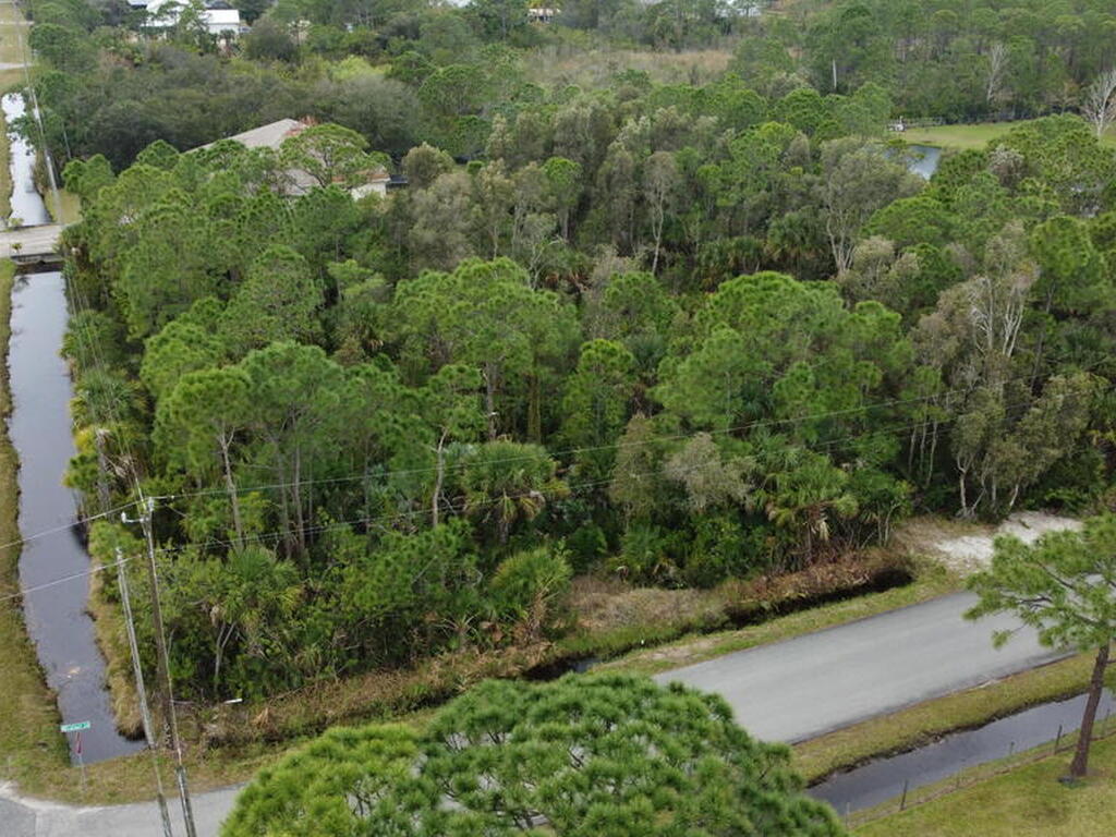 2480 Lacourt Lane, Malabar, FL 32950