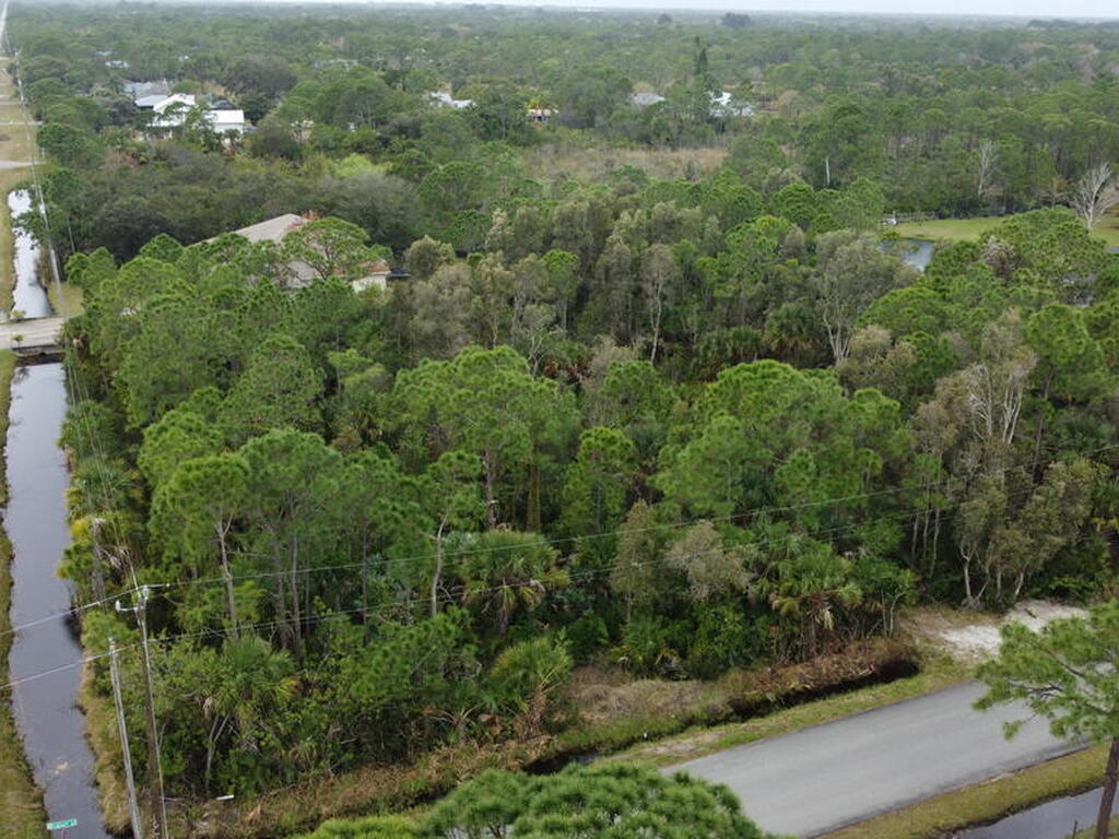 2480 Lacourt Lane, Malabar, FL 32950