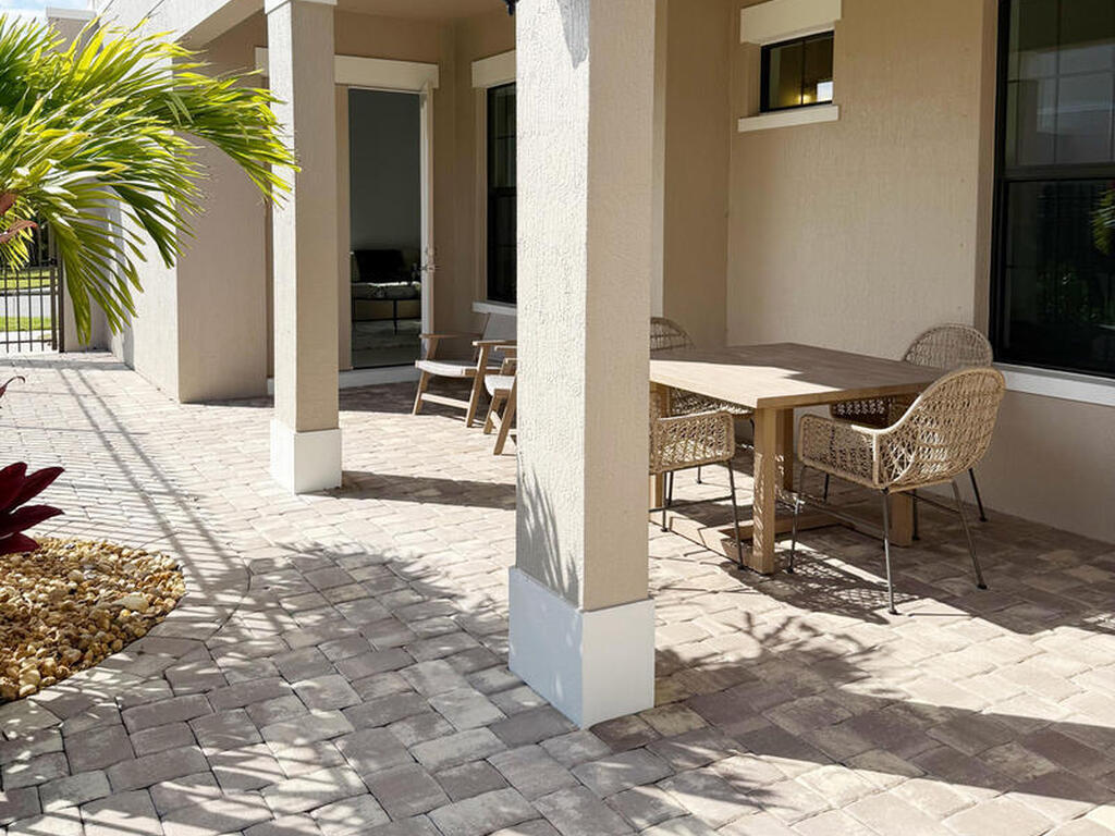 8526 Lyside Drive, Melbourne, FL 32940